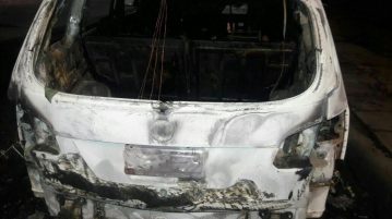 Liniers: lo denunció por violencia de género y él le prendió fuego el auto