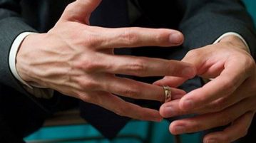 Le fue infiel a su esposo y ahora deberá indemnizarlo